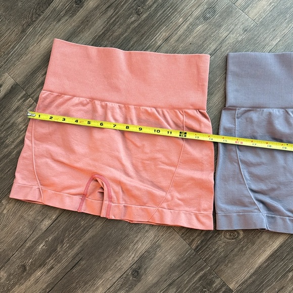 2 pair yoga shorts - Picture 3 of 3